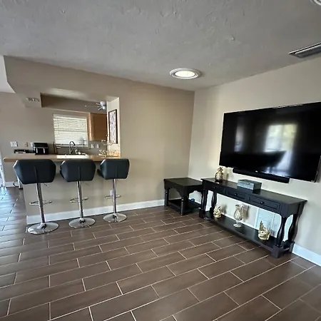 2 Bdrm House Close To Siesta Key, Free Wi-Fi
